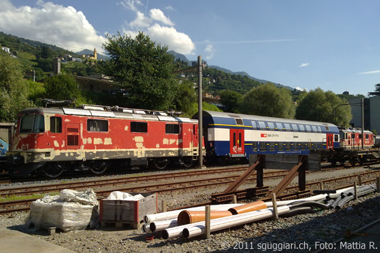 Carrozza AB di una composizione DPZ della S-Bahn di Zurigo a Bellinzona